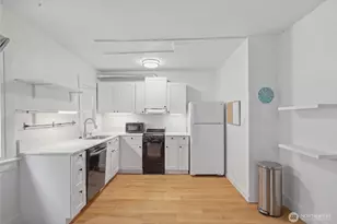 4259 Greenwood Ave N, Seattle, WA 98103 - Photo 16
