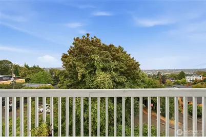 4259 Greenwood Avenue N, Seattle, WA 98103 - Photo 10