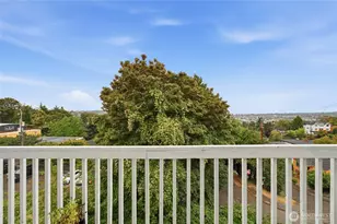 4259 Greenwood Ave N, Seattle, WA 98103 - Photo 10