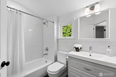 6202 Ravenna Avenue NE, Seattle, WA 98115 - Photo 22