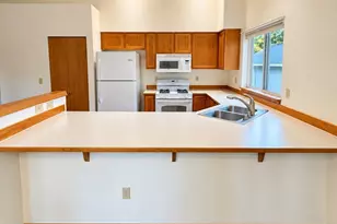 911 NW Leisure Ln, Bremerton, WA 98311 - Photo 6