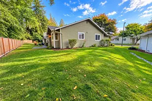 911 NW Leisure Ln, Bremerton, WA 98311 - Photo 4