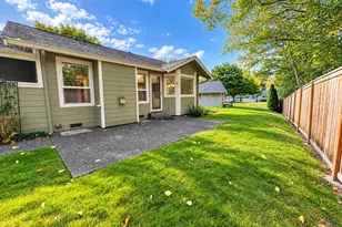 911 NW Leisure Ln, Bremerton, WA 98311 - Photo 18