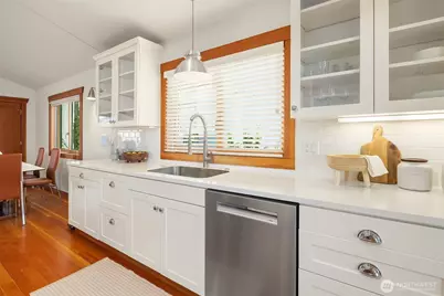 2422 NW 58th Street #301, Seattle, WA 98107 - Photo 10