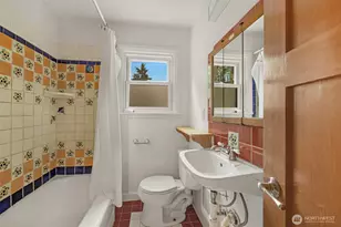 8 W Fulton St, Seattle, WA 98119 - Photo 14