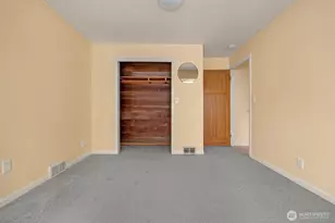 8 W Fulton St, Seattle, WA 98119 - Photo 16