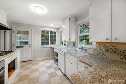 8 W Fulton Street, Seattle, WA 98119 - Photo 10