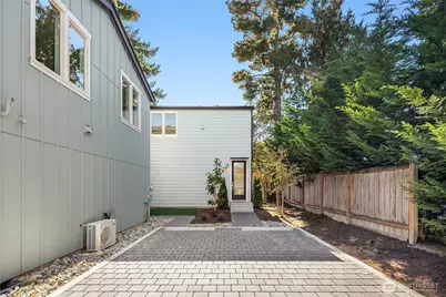 641 18th Avenue W, Kirkland, WA 98033 - Photo 14