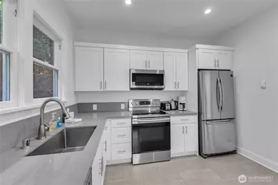 250 NE 50th Street, Seattle, WA 98105 - Photo 18