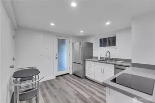 250 NE 50th St, Seattle, WA 98105 - Photo 30
