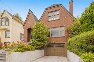 319 Smith Pl, Seattle, WA 98109 - Photo 2