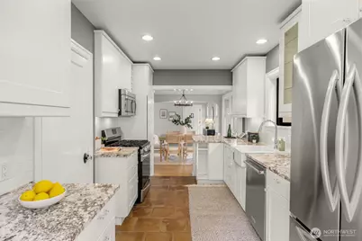 319 Smith Place, Seattle, WA 98109 - Photo 10