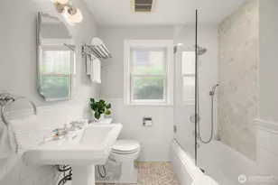 319 Smith Pl, Seattle, WA 98109 - Photo 12