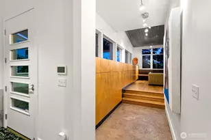 1549 Magnolia Way W, Seattle, WA 98199 - Photo 2