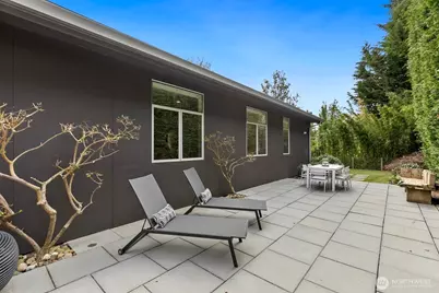 1549 Magnolia Way W, Seattle, WA 98199 - Photo 30