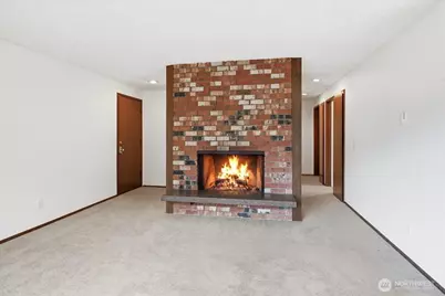 19433 28th Avenue NE #D, Lake Forest Park, WA 98155 - Photo 2