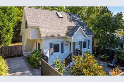 14332 Phinney Avenue N, Seattle, WA 98133 - Photo 2