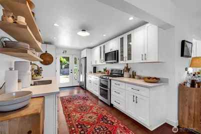 14332 Phinney Avenue N, Seattle, WA 98133 - Photo 18