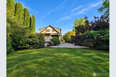 1921 41st Avenue SW, Seattle, WA 98116 - Photo 8