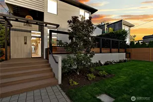 3420 33rd Ave W, Seattle, WA 98199 - Photo 2