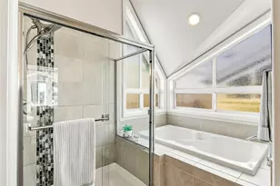 1512 Taylor Ave N, Seattle, WA 98109 - Photo 16