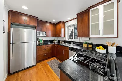 1512 Taylor Avenue N #C, Seattle, WA 98109 - Photo 4
