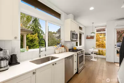 1829 11 Avenue W #D, Seattle, WA 98119 - Photo 8