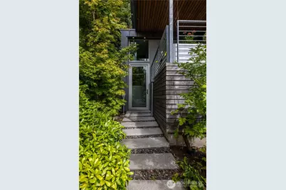 2112 N 46th Street, Seattle, WA 98103 - Photo 4