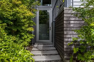 2112 N 46th St, Seattle, WA 98103 - Photo 4