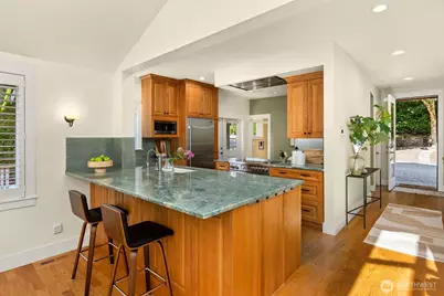 6575 NE Honeysuckle Lane, Bainbridge Island, WA 98110 - Photo 12