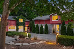 6575 NE Honeysuckle Ln, Bainbridge Island, WA 98110 - Photo 2
