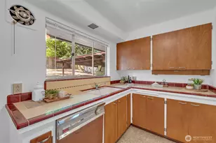 5711 38th Ave NE, Seattle, WA 98105 - Photo 12