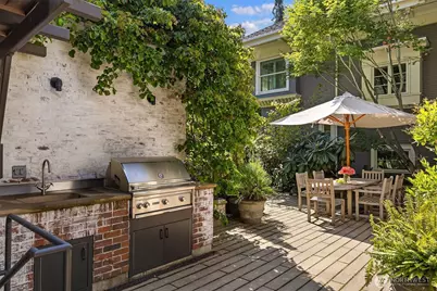 1065 Summit Avenue E, Seattle, WA 98102 - Photo 24