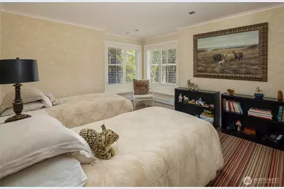 1065 Summit Avenue E, Seattle, WA 98102 - Photo 18