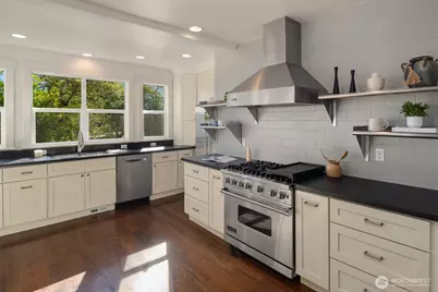 2313 E Mercer Street, Seattle, WA 98112 - Photo 10