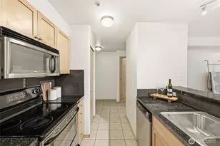 9057 Greenwood Ave N, Seattle, WA 98103 - Photo 8