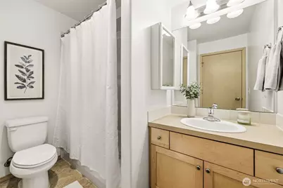 9057 Greenwood Avenue N #102, Seattle, WA 98103 - Photo 10