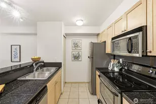 9057 Greenwood Ave N, Seattle, WA 98103 - Photo 6
