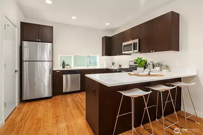 10363 Ashworth Avenue N, Seattle, WA 98133 - Photo 6