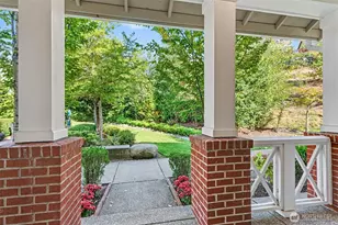 1423 NE Hickory Ln, Issaquah, WA 98029 - Photo 2
