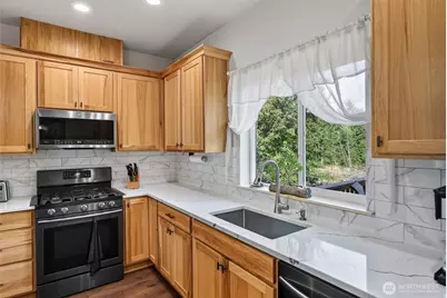 381 Studebaker Spur 2, Castle Rock, WA 98611 - Photo 6