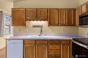 10129 C St E, Tacoma, WA 98445 - Photo 8