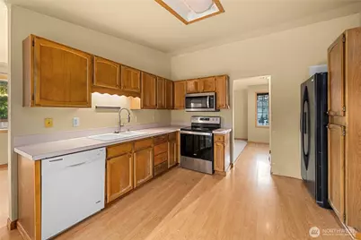 10129 C Street E, Tacoma, WA 98445 - Photo 6