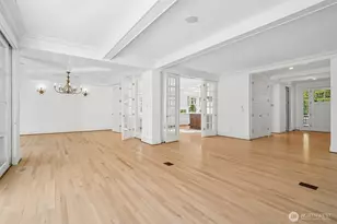 8975 NE 10th St, Bellevue, WA 98004 - Photo 6