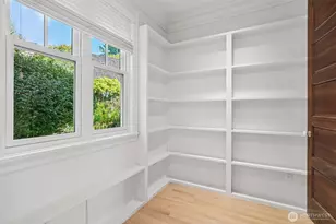 8975 NE 10th St, Bellevue, WA 98004 - Photo 14