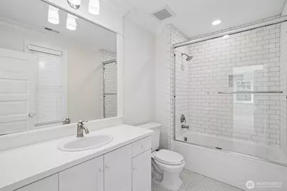 8975 NE 10th Street, Bellevue, WA 98004 - Photo 24
