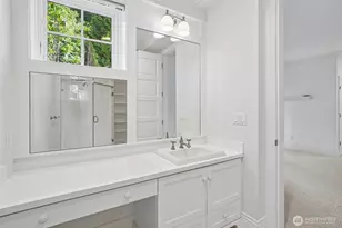 8975 NE 10th St, Bellevue, WA 98004 - Photo 28
