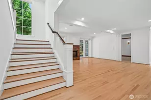8975 NE 10th St, Bellevue, WA 98004 - Photo 16