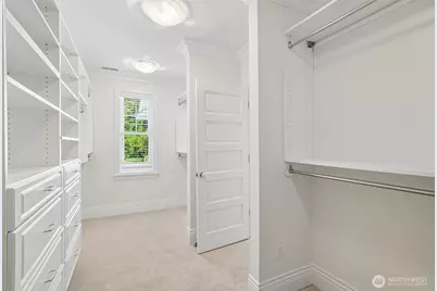 8975 NE 10th Street, Bellevue, WA 98004 - Photo 20