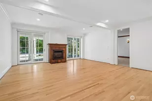 8975 NE 10th St, Bellevue, WA 98004 - Photo 26
